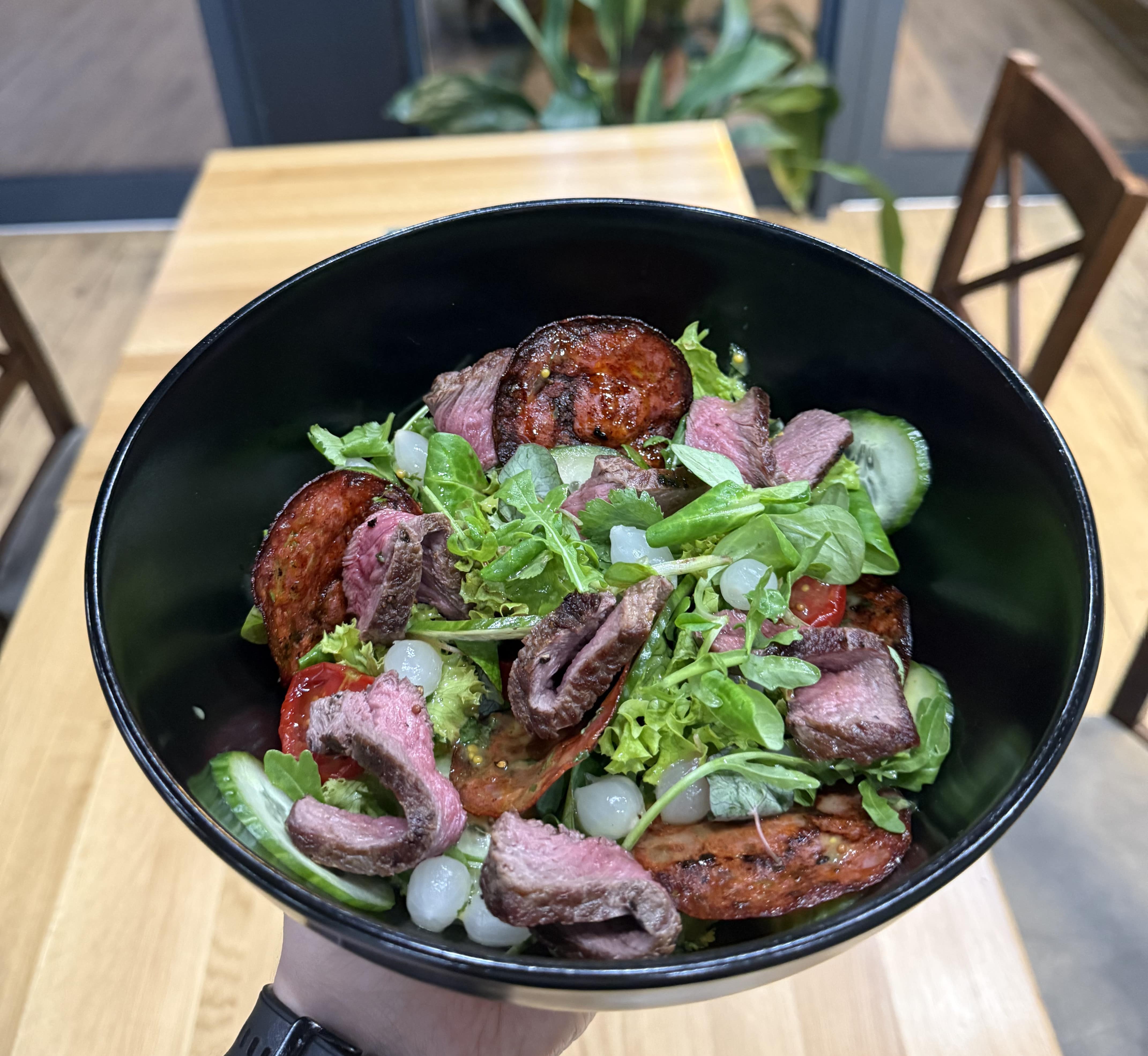 Sałatki z Rostbeefem, Stripsami lub Wege